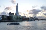 Pohled na mrakodrap The Shard (Střep) a loď HMS Belfast 